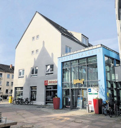 Auch in der benachbarten Fürstengalerie lässt es sich gut einkaufen - z.B. im Kaufhaus Moses.