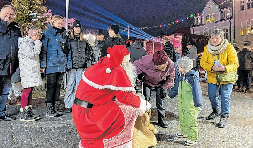 Der Weihnachtsmann höchst persönlich stattete den Fürstenbergern einen Besuch ab. Fotos: Christine Schilg