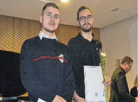 Marlon Pietsch und Jan Gustav Künzel (v.r.) erwarben die Zusatzqualifikation Old & Youngtimer.