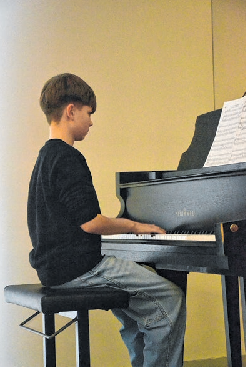 Am Flügel: Der zwölfjährige Pianist Mats Aurich.