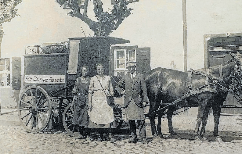 1930er Jahre: Mit dem Pferdewagen lieferten Germendorfer Milch und andere landwirtschaftliche Produkte unter anderem nach Oranienburg. Historische Fahrzeuge gibt es auch beim festlichen Umzug. Foto: privat/Wackrow