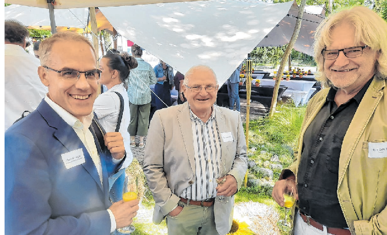 Bürgermeister Thomas Krieger (von links), Bürgermeister a.D. Wolfgang Thamm und Rainer Schinkel, stellvertretender Landrat.