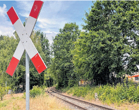 1901 passiert der erste Personenzug von Reinickendorf nach Groß-Schönebeck die Gemeinde Schildow. Heute ruht die Strecke.