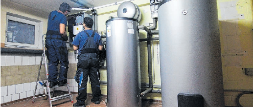 Jetzt ist die optimale Zeit, um die Heizung warten zu lassen - oder auf eine Wärmepumpe zu wechseln. Foto: Garud/dpa