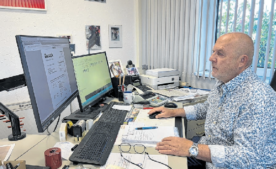 Firmenchef Guido Perlwitz in seinem Büro in Niederjesar