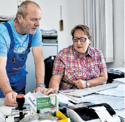 Bei Ramona Knaak im Büro laufen viele Fäden zusammen.
