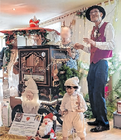 Detlef Luther ist mit seiner Drehorgel nicht nur zur Weihnachtszeit unterwegs.