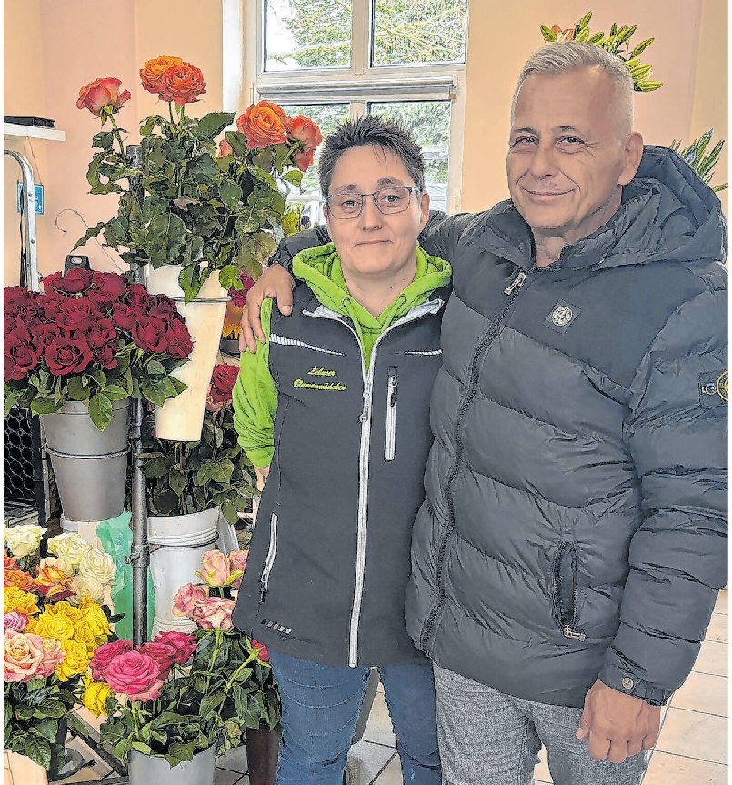 Ein gutes Team: Inhaber Olaf Schulz und Mitarbeiterin Peggy Tuband vom Lebuser Blumenmädchen