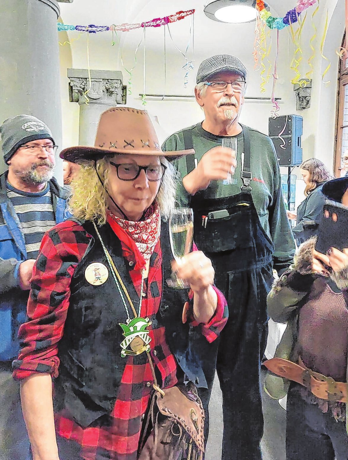 Einen Orden bekam u.a. Vetronika Arndt im Rathaus.