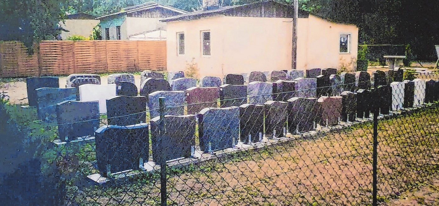 Auch der Firmenteil am Standort Bad Freienwalde hat sich in den vergangenen Jahren gut entwickelt, wie diese beiden Fotos aus den Jahren 2000 und 2023 zeigen. Fotos: Fa. Gehrke (3)/C.Mikat