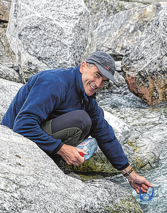 Steine, Eis und Wasserhier ist Dr. Norbert Schlaak in seinem Element. Foto: privat