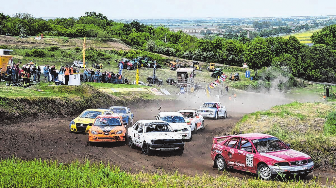 So kennen viele das Gelände am Seelower Sender - als Austragungsort rasanter Autocross-Meisterschaften.