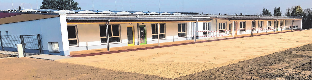 An den Terrassenbereich wird sich bis zum Spätsommer der Spielplatz anschließen.