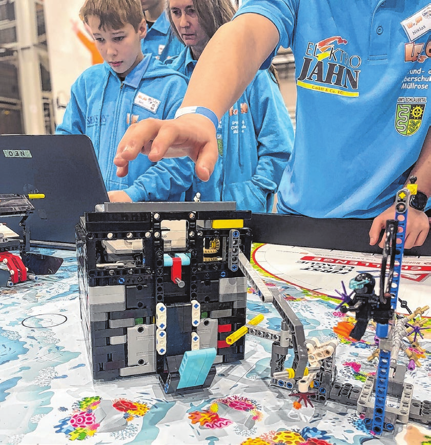 In der diesjährigen FIRST LEGO League Saison haben die Teilnehmenden die Möglichkeit, die Tiefen des Ozeans zu erforschen und dabei ihre kreativen und technischen Fähigkeiten zu entfalten. Mit Hilfe von Technologie und kollaborativen Arbeitsmethoden werden sie dazu ermutigt, die verborgenen Schätze der Unterwasserwelt zu entdecken und innovative Lösungen für aktuelle Herausforderungen zu entwickeln. Fotos: Christine Schilg