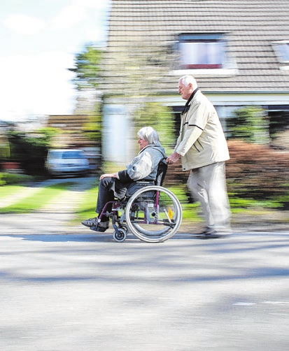 Damit der Übergang von der Reha in den Alltag klappt, sollten sich Betroffene und ihre Angehörigen die Frage stellen: Wo braucht es nun Unterstützung? Foto: Mascha Brichta/dpa-mag