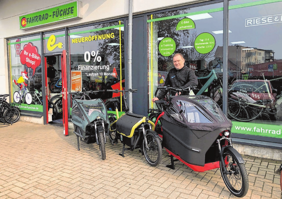 Mario Schostag, Inhaber der Fürstenwalder Fahrrad-Füchse, hat auch verschiedene Lastenräder mit E-Antrieb im Angebot. Fotos: Sabine Uy