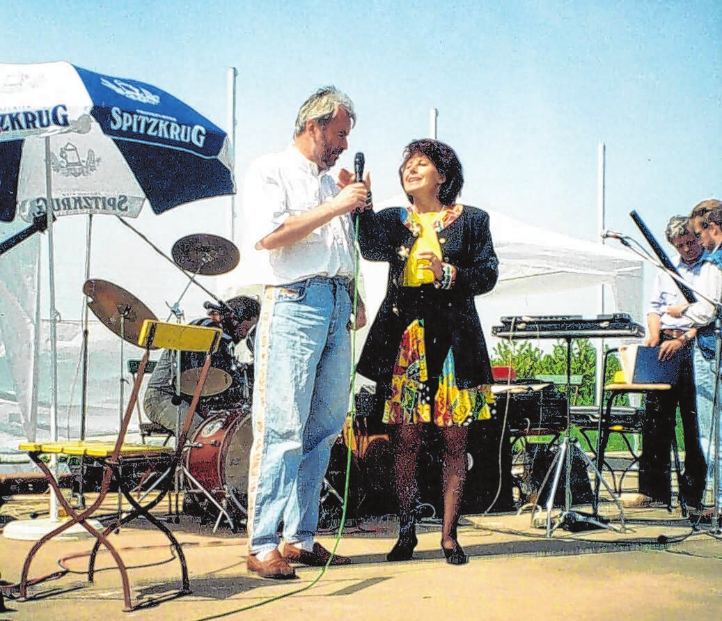 Annette Winkler aus Markendorf-Siedlung moderierte über Jahre das Fest. Fotos: Sammlung Jörg Kotterba