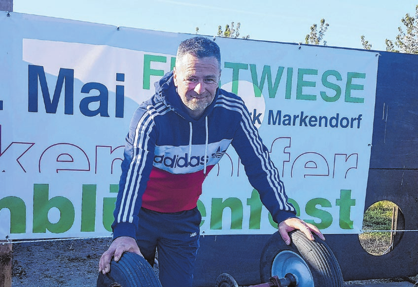 Das Foto von 2019 zeigt Thomas Langhoff, damals Vorsitzender von Blau-Weiss, kurz vor Eröffnung des Baumblütenfestes.