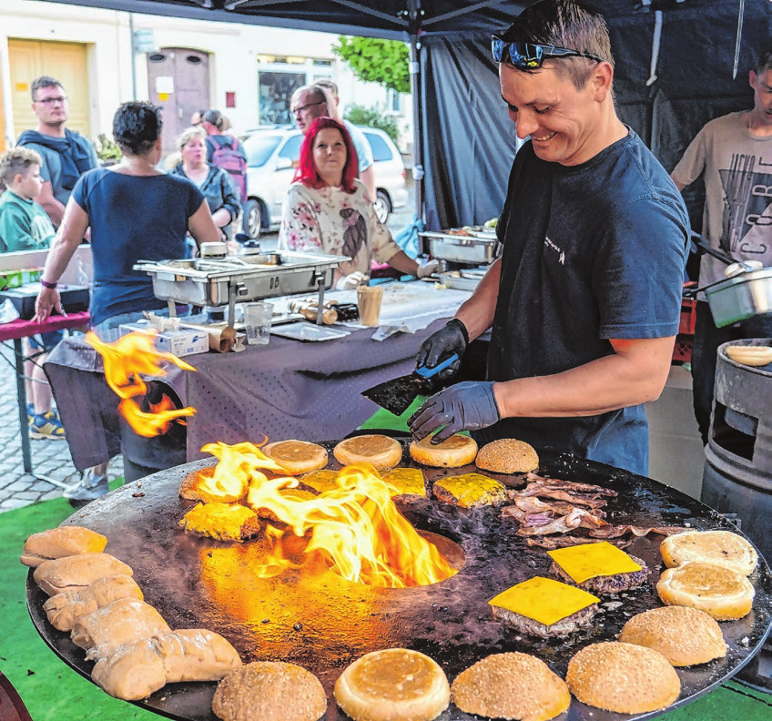 Über offenem Feuer: Kulinarisch sind zur Einkaufsnacht keine Grenzen gesetzt, auch am Grill wird gut zu tun sein.