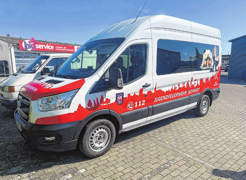 Investition für die Jugend: Dieser Transporter wird zur Feier an die Jubilare übergeben. Foto: Sven John