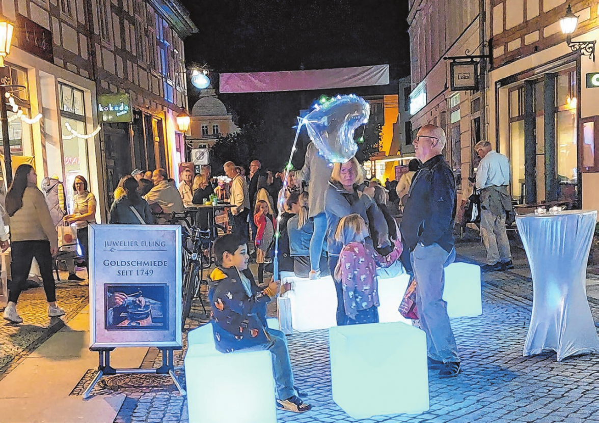 Das Altstadt-Carrèe ist beliebter Treff zur Shoppingnacht. Foto: Archiv/saschu