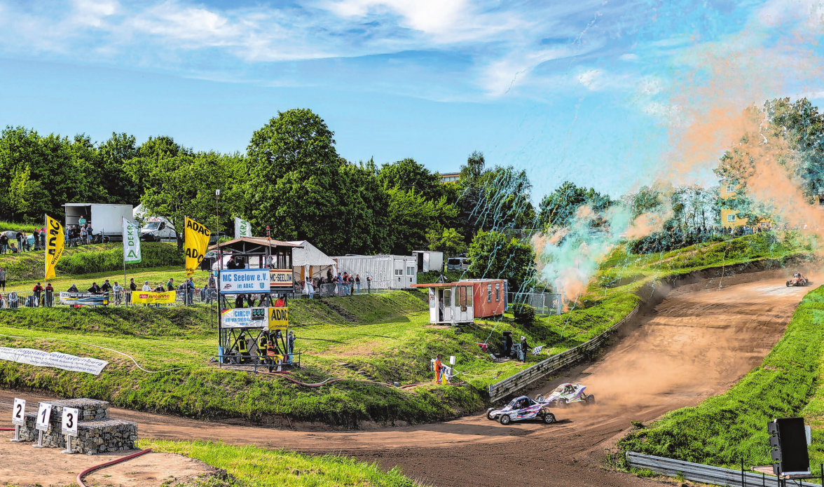 Spannung pur versprechen auch in diesem Jahr die Autocross-Rennen auf den Seelower Höhen. Vom 16. bis 18. Mai wird das Event wieder tausende Rennsportbegeisterte in die Kreisstadt locken. Fotos: Ralf Hofacker
