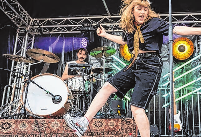 Auftritt der Mannheimerin Soffie im letzten Jahr: Jetzt aber auf zum 2. Waldstadt-Festival! Foto: Florian Heilmann