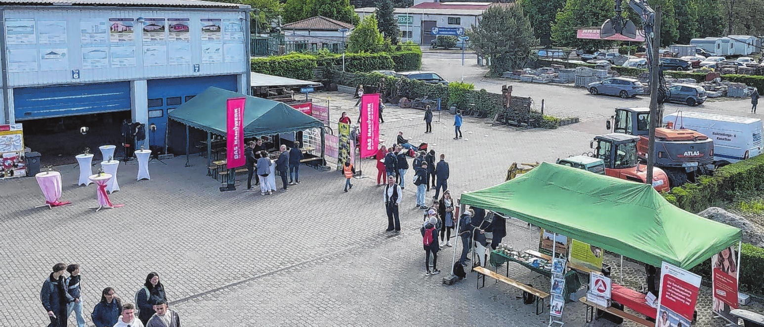 Der Blick von oben - über 50 Unternehmen kamen und unterstützten die Kinder und Jugendlichen bei der Berufsorientierung.