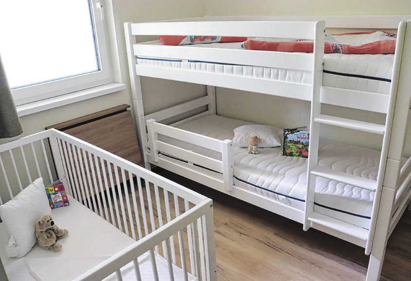 Kindernachsorgeklinik: Der Blick ins Musterzimmer, hier die Kinderbetten, war besonders begehrt. Foto: Thomas Berger