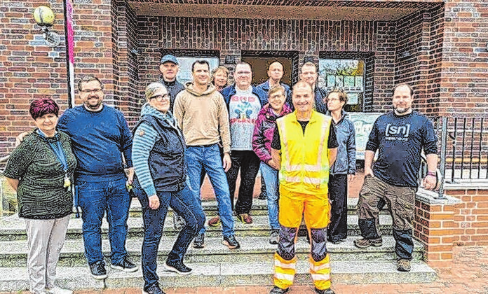 Dank an alle, die dabei waren: Engagierte Bürgerinnen und Bürger haben beim Frühjahrsputz gemeinsam mit Bürgermeister Ralf Lehmann die Kurstadt ein bisschen sauberer gemacht. Foto: Ralf Lehmann