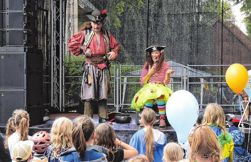 Clown Herzchen ist auch in diesem Jahr wieder mit dabei. Fotos (2): Gemeinde Panketal/Frank Wollgast