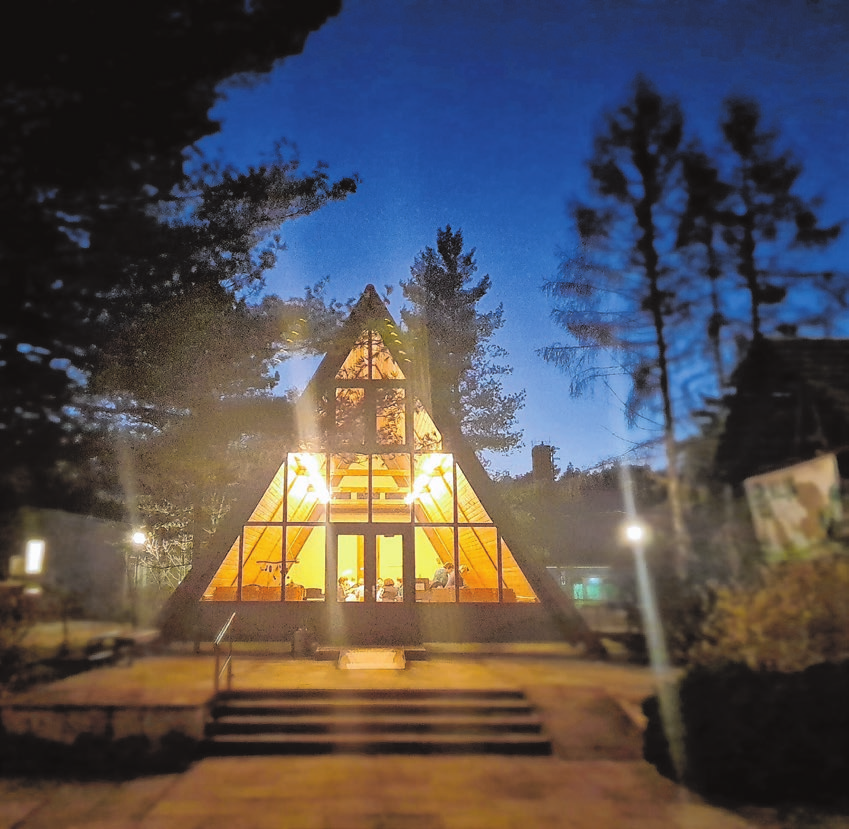 Die Kapelle in Hirschluch, die Platz für etwa 100 Personen bietet, wurde nach ersten Planungen ab 1963 gebaut und 1975 feierlich eingeweiht. Foto: Archiv