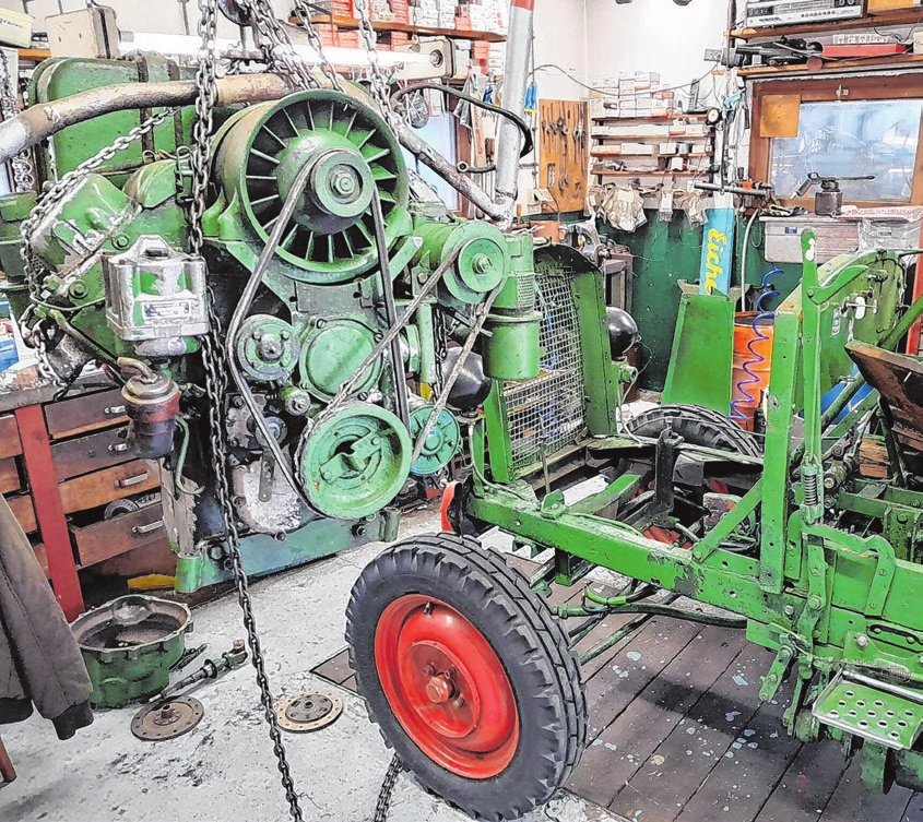 Ralf Wittke: „Der Motor mit der Bezeichnung 2KVD stammt aus einem Eigenbau-Traktor, der vor etwa 40 Jahren aus vielen verschiedenen Komponenten zusammengebaut wurde und jetzt mit einem Kupplungsschaden in meiner Werkstatt gelandet ist. Ich muss nun herausfinden, aus welchem Fahrzeug die Kupplung stammt, um sie ersetzen zu können.“