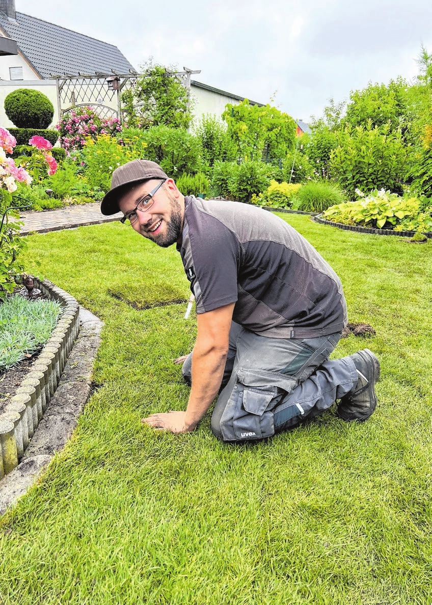 Frischer Rasen im Garten <br/>So geht Rollrasen: Zum Angebot der Gärtnerei und Baumschule Irrling gehört auch das Verlegen von Rollrasen.