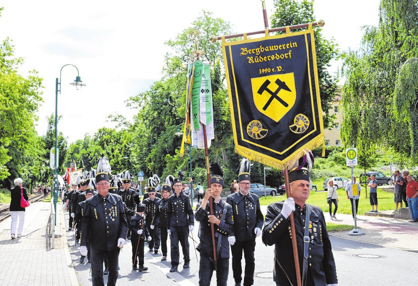 Umzug mit dem Bergbauverein vornweg: Das 2025er Bergfest will besonders am Samstag viele Besucher bei freiem Eintritt in den Museumspark locken. Foto: Thomas Berger