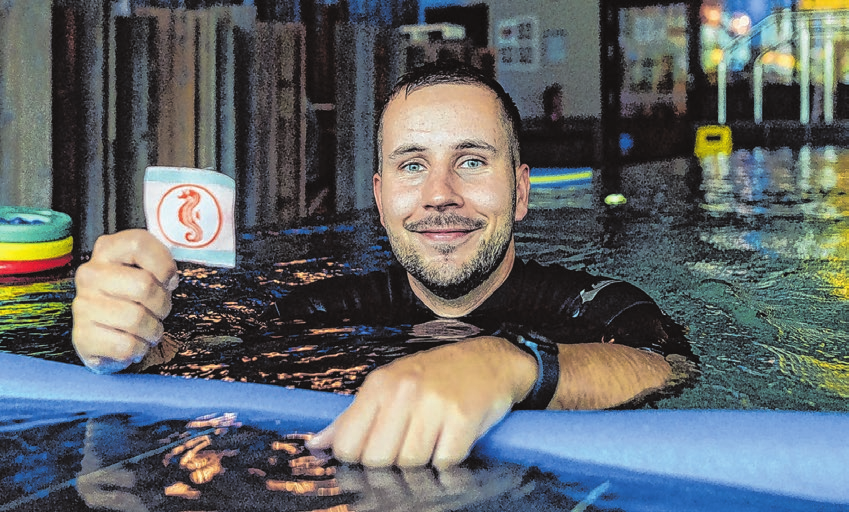 Für die Sommerferien gibt es noch freie Plätze, um das Schwimmen zu erlernen und sein Seepferdchen abzulegen.