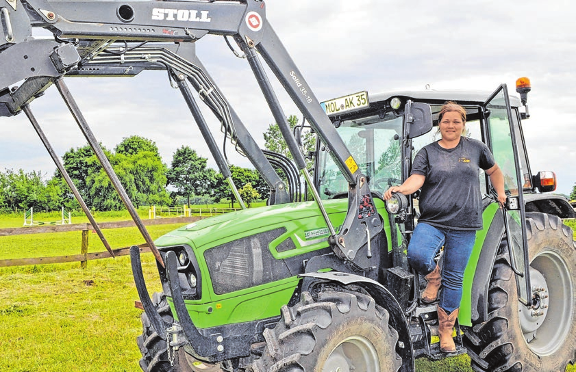 Ihr „Hof-Porsche“: Der Deutz-Traktor ist für viele Arbeiten auf dem Betriebsgelände und den Wiesen unverzichtbar.