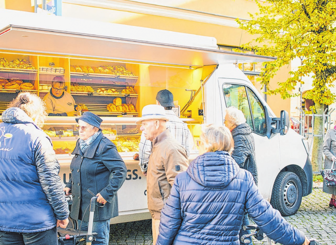 Die Verkaufswagen von „Wiese unterwegs“, hier beim Zwischenstopp in Bernau, erfreuen sich großer Beliebtheit, weshalb dieser Service aktuell ausgebaut wird. Gute Verkäufer dafür werden übrigens auch noch gesucht. Foto: Stefan Escher