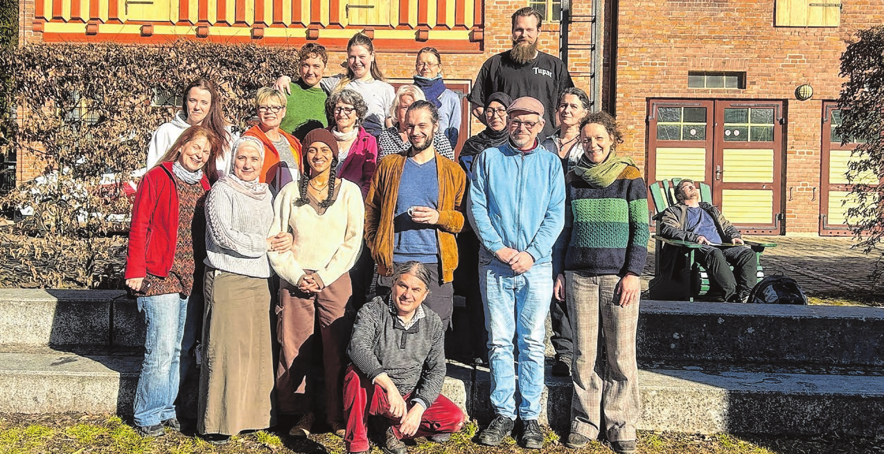 Ein Teil des insgesamt 30-köpfigen Teams um Heidi und Torsten Pelikan: Sie arbeiten nicht nur für Globus Naturkost, sondern leben auch das ökologisch-soziale Konzept.