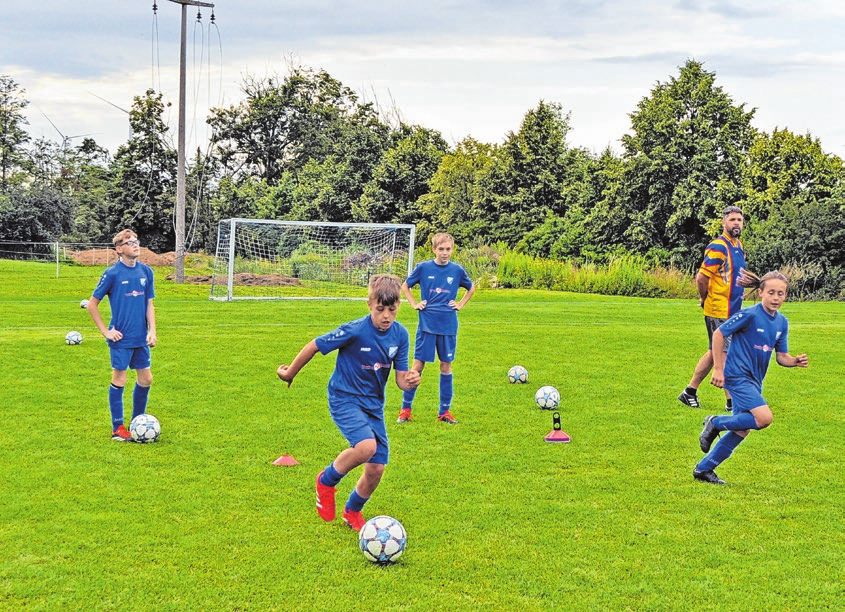Zweimal pro Woche wird in der Fußballsparte trainiert: Der SV Blau-Weiß Lebus bietet eine breite Palette sportiver Möglichkeiten und zeichnet sich durch seinen Kinder- und Jugendsport aus.