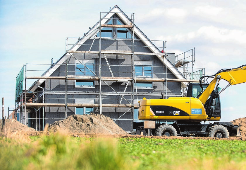 Der Bau eines Eigenheims erfordert einen langen Atem. Relativ zu Beginn des Vorhabens sollte ein Baugrundgutachten klären, wie der Boden beschaffen ist. Foto: Hauke-Christian Dittrich/dpa-mag