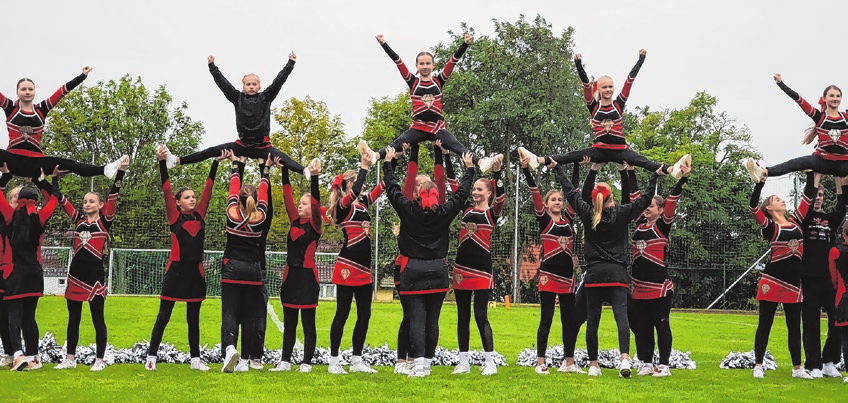 Vom Anheizerteam am Spielfeld hat sich das Cheerleading zu einer Sportart entwickelt, die Elemente des Turnens, der Akrobatik und des Tanzes vereint. Foto: Hanna Behle