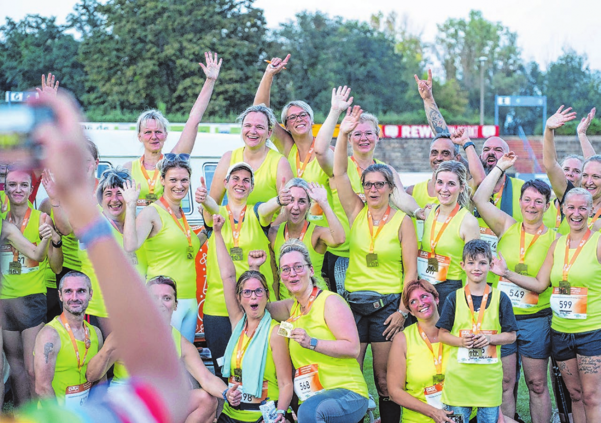 Gut gelaunt: Das Klinikum-Team wurde 2024 als „fitteste Firma“ beim DAK Firmenlauf ausgezeichnet. 100 Läufer gingen an den Start. Foto: Klinikum Frankfurt (Oder)