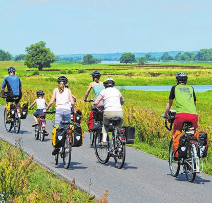 Beliebt ist das Radeln auf dem Oder-Neiße-Radweg. Märkisch-Oderland verfügt über 300 Kilometer ausgebaute touristische Radwege.