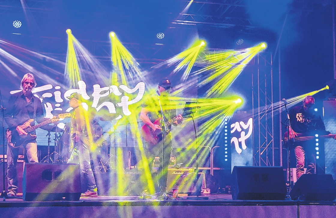 Die Falkenseer Urgesteine von Friday Night rocken bis in die Freitagnacht. Foto: Sandra Euent