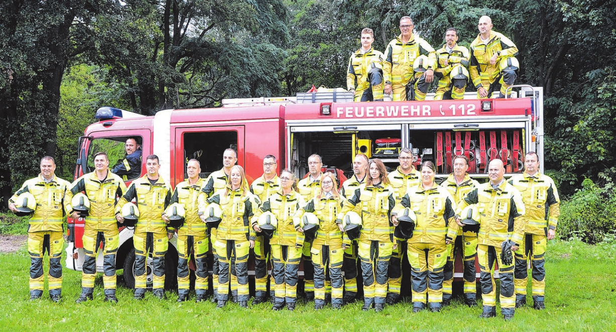 In dieser neuen Bekleidung fährt die Einsatzabteilung zum Retten, Löschen, Bergen und Schützen los.