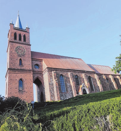 Die Stadtkirche Müncheberg: Ausstellungsort, Bibliothek, Gotteshaus und Konzertsaal in einem