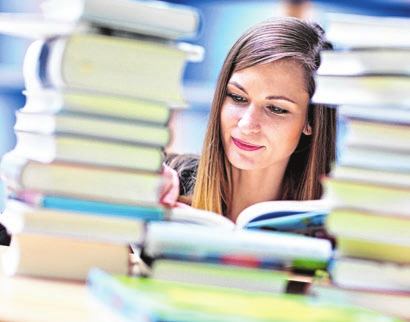 Echter Bücherwurm? Nur, wenn Ihre Literatur einen klaren Zusammenhang zu Ihrem Job aufweist, haben Sie Chancen, die Kosten dafür von der Steuer abzusetzen. Foto: Jan Woitas/dpa