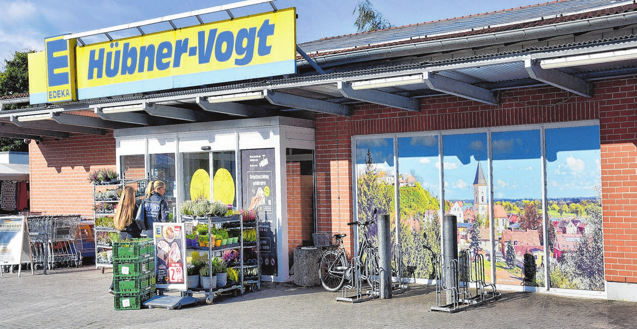 Heimische Produkte und großflächige Motive aus der Region - so werden die Kunden des Edeka-Marktes Hübner-Vogt in der Kietzer Chaussee 2 schon am Eingang empfangen.