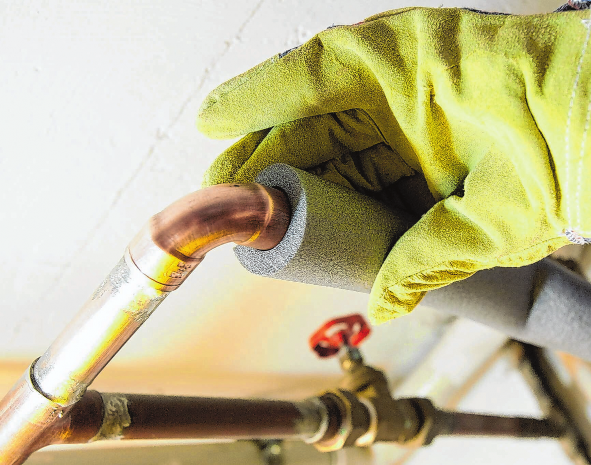 Sparpotenzial nutzen: Heizungsrohre dämmen und so Wärmeverluste clever vermeiden. Foto: Kai Remmers